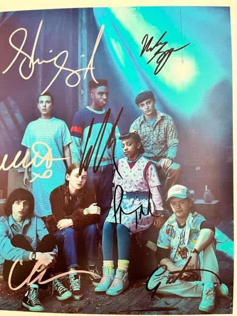 STRANGER THINGS - Cast Signed 8 x 10 Photo 7 Signatures