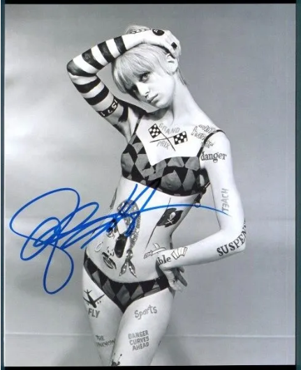 Goldie Hawn - Laugh In - Signed 8 x 10 Photo