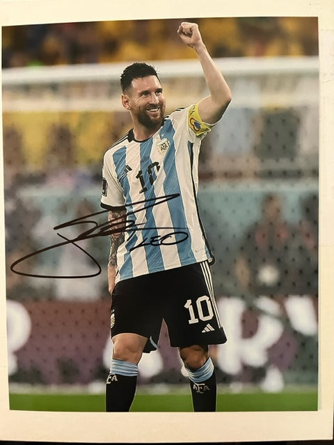 LIONEL MESSI - Soccer Superstar - Hand Signed 8 x 10 Photo