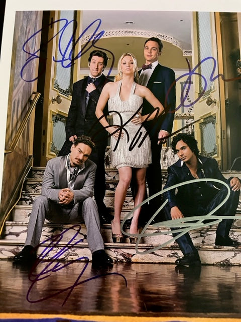 Big Bang Theory - Cast Signed 8 x 10 Photo  Galecki - Cuoco - Parsons - Helberg - Nayyar