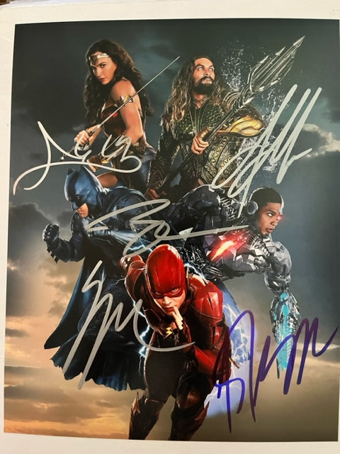 JUSTICE LEAGUE - Cast Signed 8 x 10 Photo - Gadot - Affleck - Momoa - Miller - Fisher