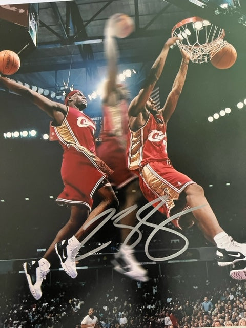 NBA Star Labron James - Cleveland Cavaliers - Hand Signed 8 x 10 Photo