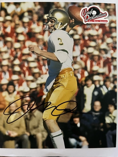 Joe Montana - Notre Dame / 49ers Superstar NFL QB - Hand Signed 8 x 10 Photo