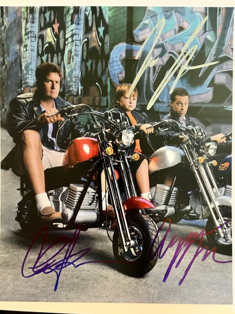 Two And A Half Men - Cast Signed 8 x 10 Photo    Sheen - Cryer - Jones