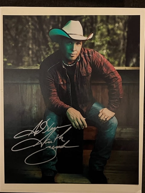 Country Legend Garth Brooks - Autographed 8 x 10 Photo