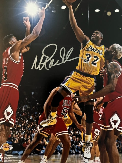 Magic Johnson - L.A. Lakers - NBA LEGEND   Autographed 8 x 10 Photo