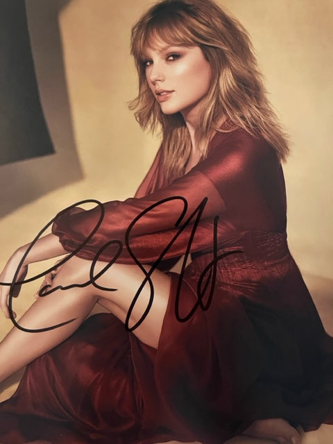 Taylor Swift Autographed 8 x 10 Photo