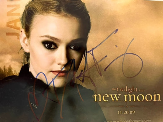 Dakota Fanning - New Moon Signed 8 x 10 Photo
