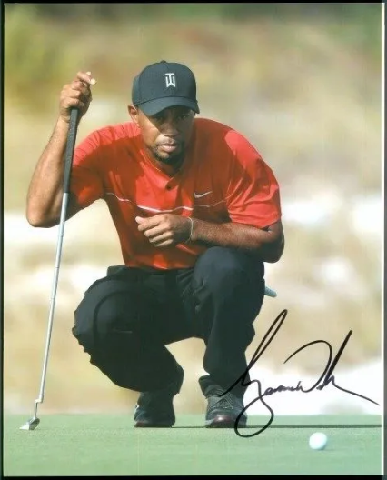 Golf Legend - Tiger Woods Signed 8 x 10 Photo